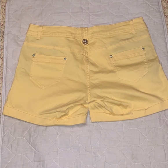 MISS MORENA women’s shorts in yellow - Picture 3 of 3